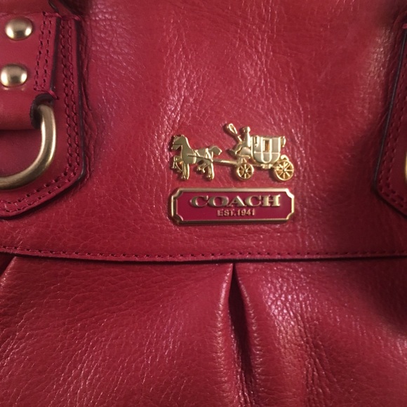 Red handcrafted coach bag - Picture 6 of 6